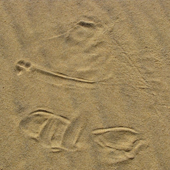 Hier saß Pingu im Sand