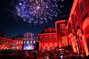 Feuerwerk und Wasserspiele