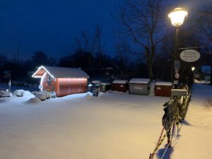 Wohnmobilstellplatz im Schnee