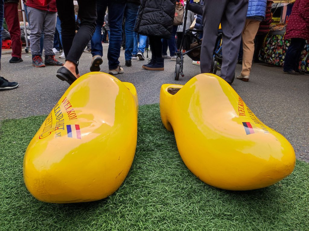 Die Holzschuhe durften nicht fehlen