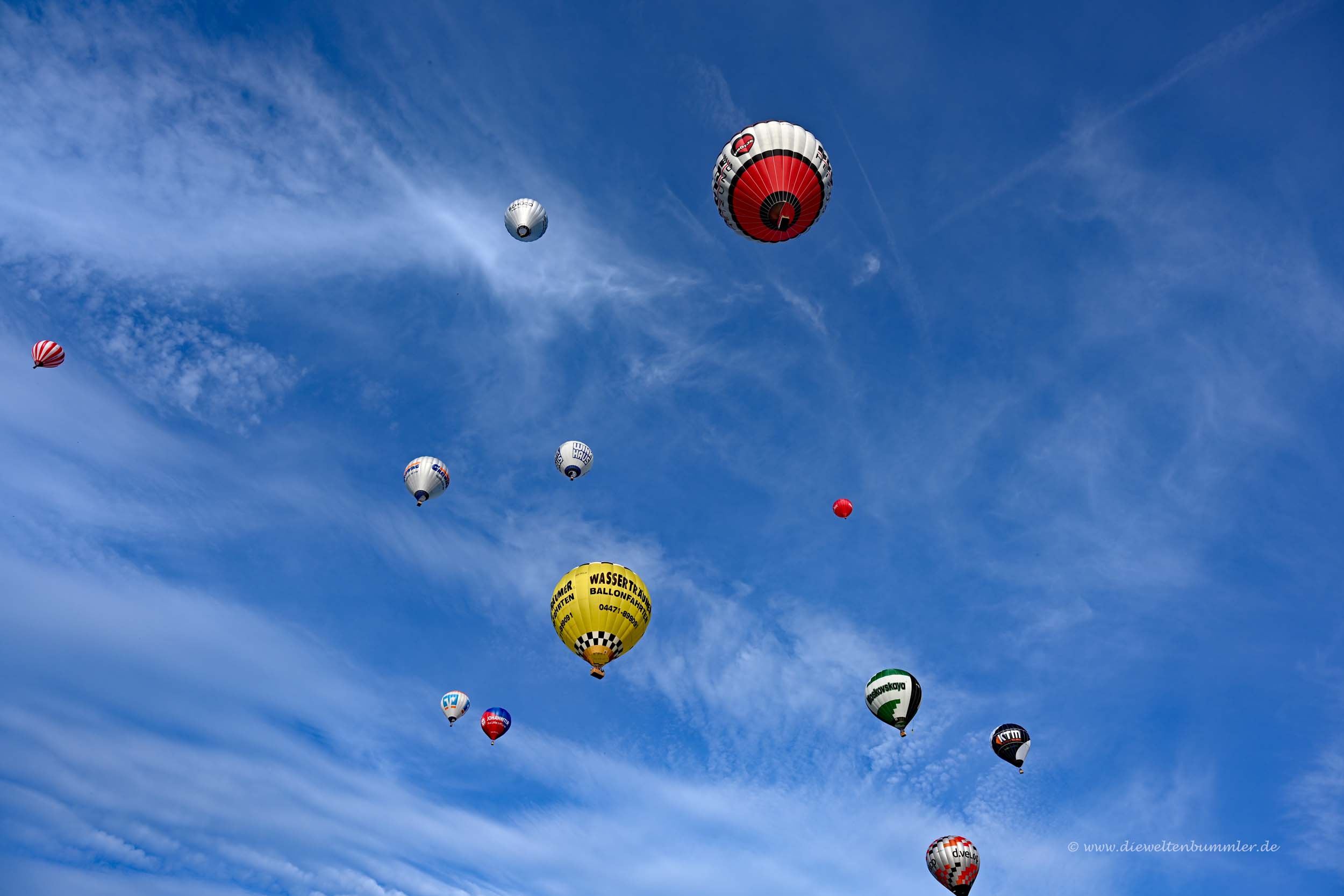 18 Ballone am Nordkirchener Himmel