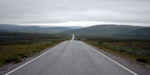 Weite Straßen in Lappland