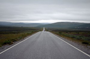 Weite Straßen in Lappland