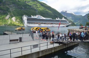 Kreuzfahrtschiffe im Geirangerfjord