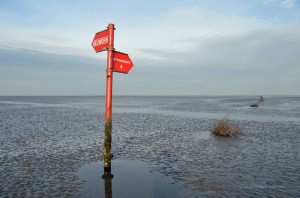 Wegweiser im Wattenmeer