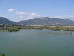 Blick auf den Yesa-Stausee