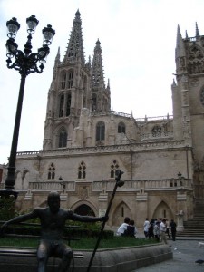 Pilgerfigur vor der Kathedrale in Burgos