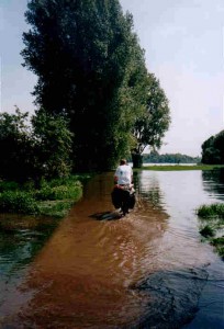 Radeln durch Hochwasser