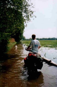 Radeln durch Hochwasser