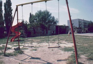 Spielplatz im zerstörten Vukovar