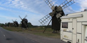 Wohnmobil mit Windmühle