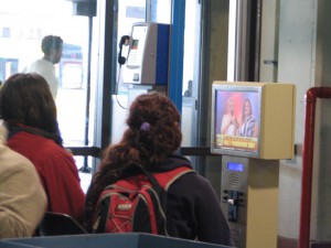 Fernseher im Busbahnhof