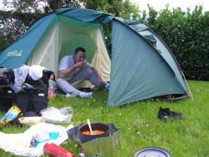 Zelt auf einem holländischen Campingplatz