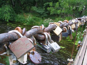 Schlösser an der Brücke