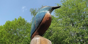 Eisvogel als Holzfigur