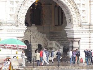 Eingang zum ehemaligen Kaufhaus GUM