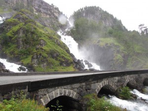 Brücke am Vorringsfossen