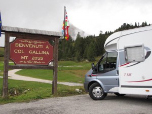 Wohnmobil kurz vor dem Pass