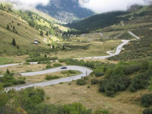 Serpentinenstraße in den Dolomiten