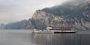Ausflugsschiff auf dem Gardasee