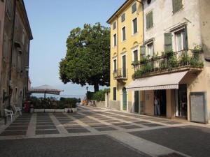 Hauptplatz in Torri del Benaco