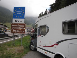 Wohnmobil auf dem Reschenpass