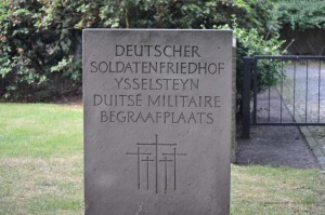 Eingang zum Soldatenfriedhof in Ysselsteyn