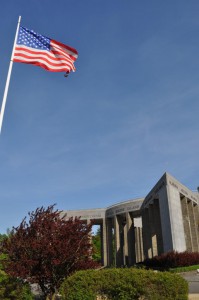Mardasson Memorial mit US-Flagge