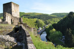 Burgruine oberhalb der Sauer