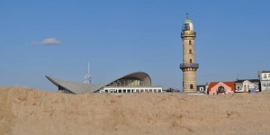 Leuchtturm und Teepott in Warnemünde