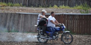 Mongolen auf dem Motorrad