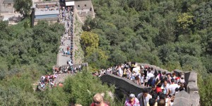 Touristen auf der Chinesischen Mauer
