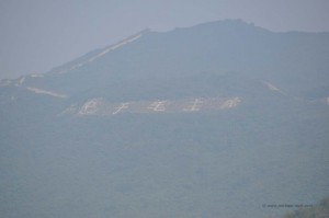 Schriftzeichen an einem Berg