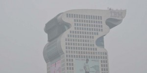 Hochhaus im Smog