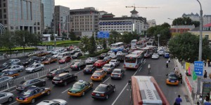 Straßenverkehr in Peking