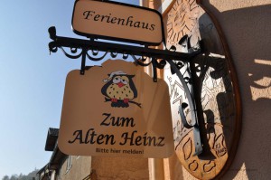 Niedliches Werbeschild mit Eule