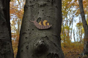 Schnecke als Symbol auf einem Wanderweg