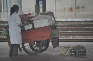 Verkaufsstand auf chinesischem Bahnhof