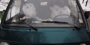 Schneemann im Auto