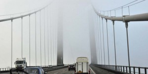 Brücke über den Kleinen Belt im Nebel