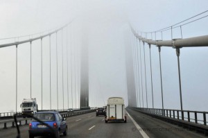 Brücke über den Kleinen Belt im Nebel