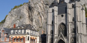 Mächtige Kirche in Dinant