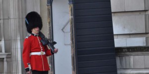 Soldat vor dem Buckhingham Palast