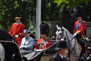 Queen auf dem Weg vom Buckingham Palast