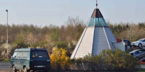 Pyramide an der Autobahn