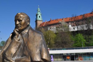 Papstbüste vor dem Wawelschloss