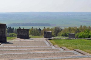 Mahnmal mit Blick auf Weimar