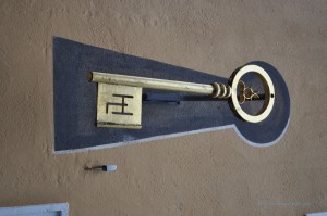 Schlüssel an der Hausfassade