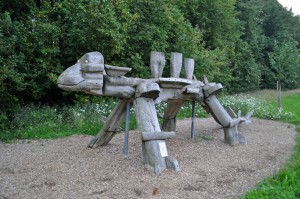 Geschnitzter Dinosaurier