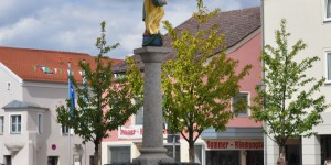 Säule vor der Kirche in Beilngries